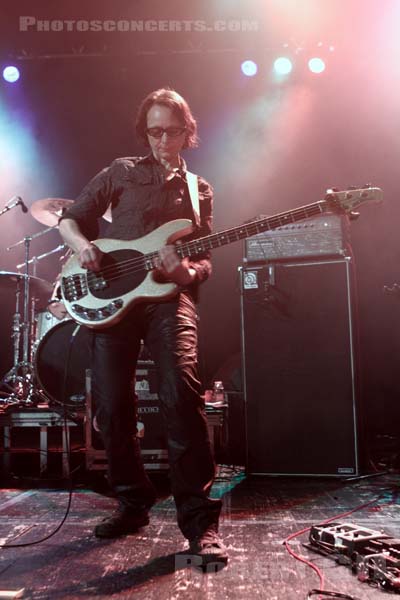 THE BREEDERS - 2013-06-01 - PARIS - Le Trianon - Miranda Cordelia Susan Josephine Wiggs